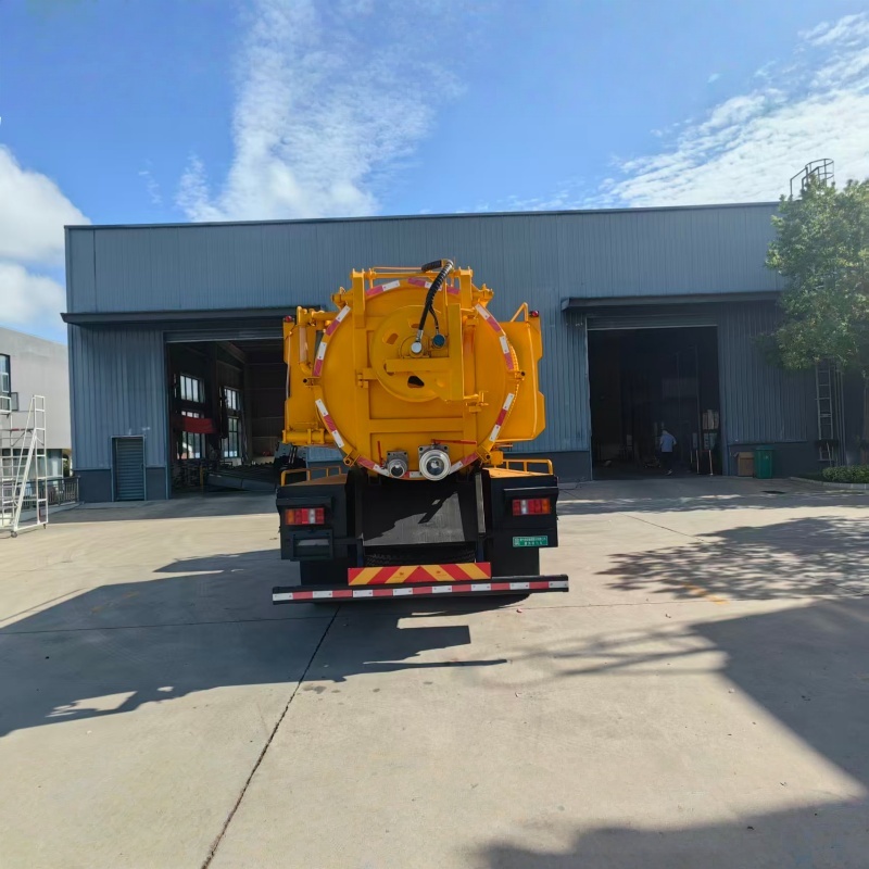 Nettoyage du camion d'aspiration des eaux usées SINOTRUK HOWO 10000L