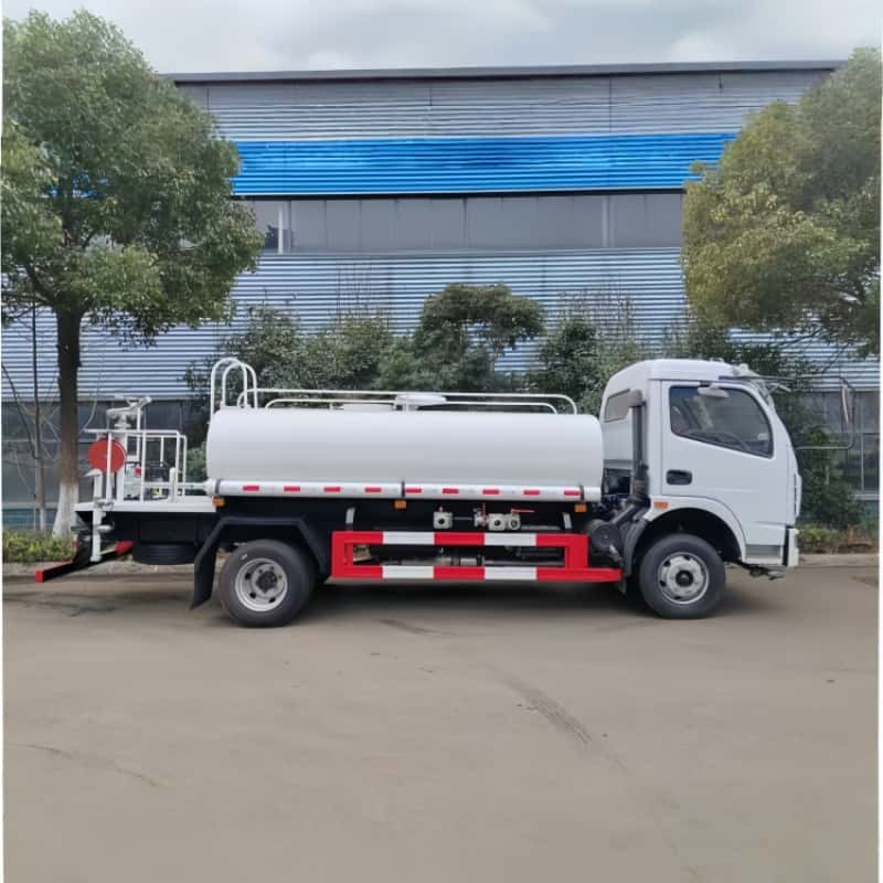 Dongfeng 5000L sprinkler truck