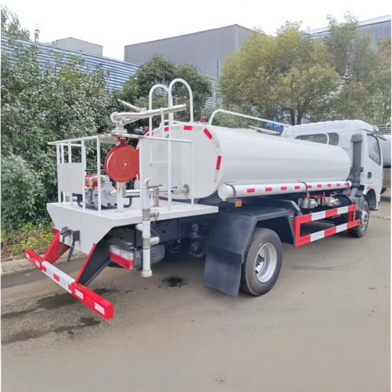 Dongfeng 5000L sprinkler truck