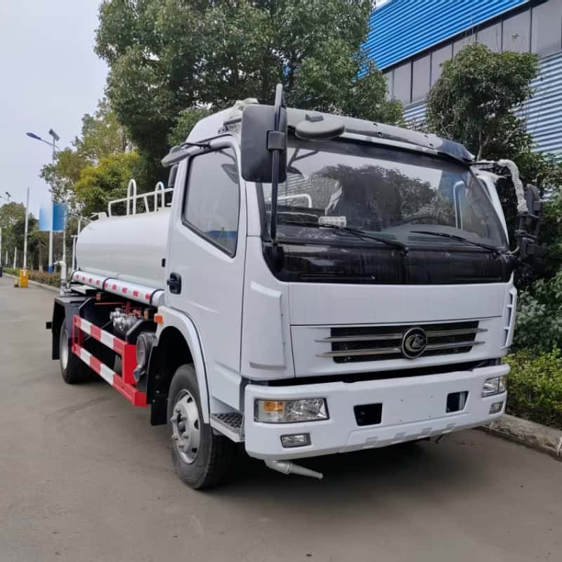 Dongfeng 5000L sprinkler truck