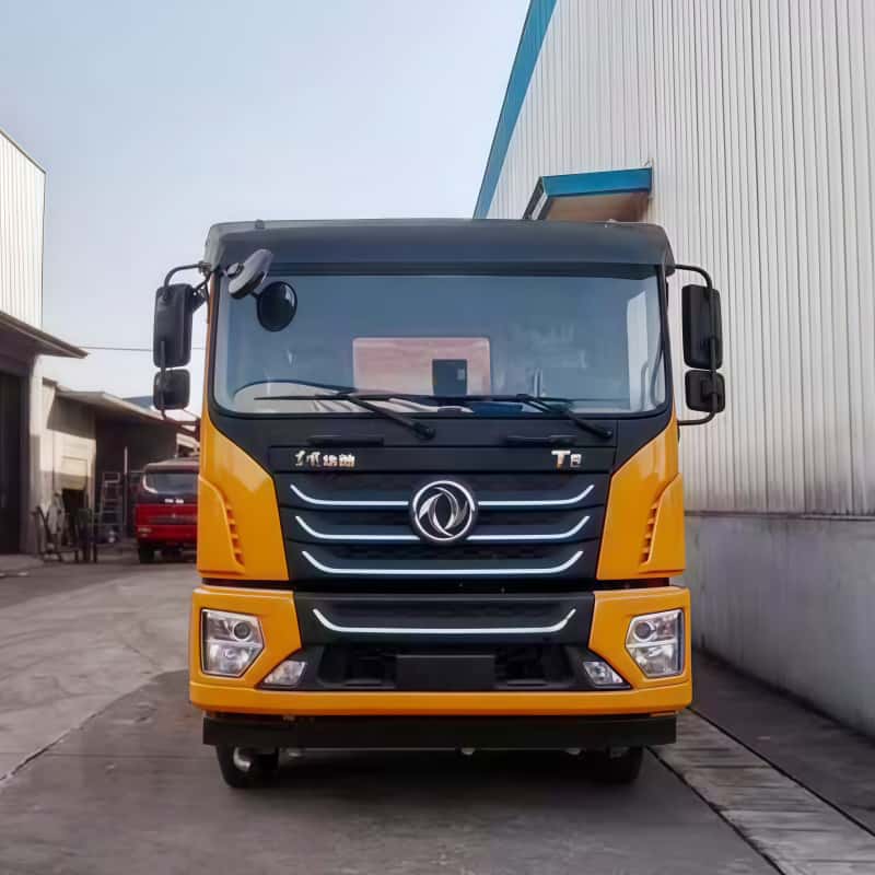Dongfeng 22000L rear double-axle sprinkler