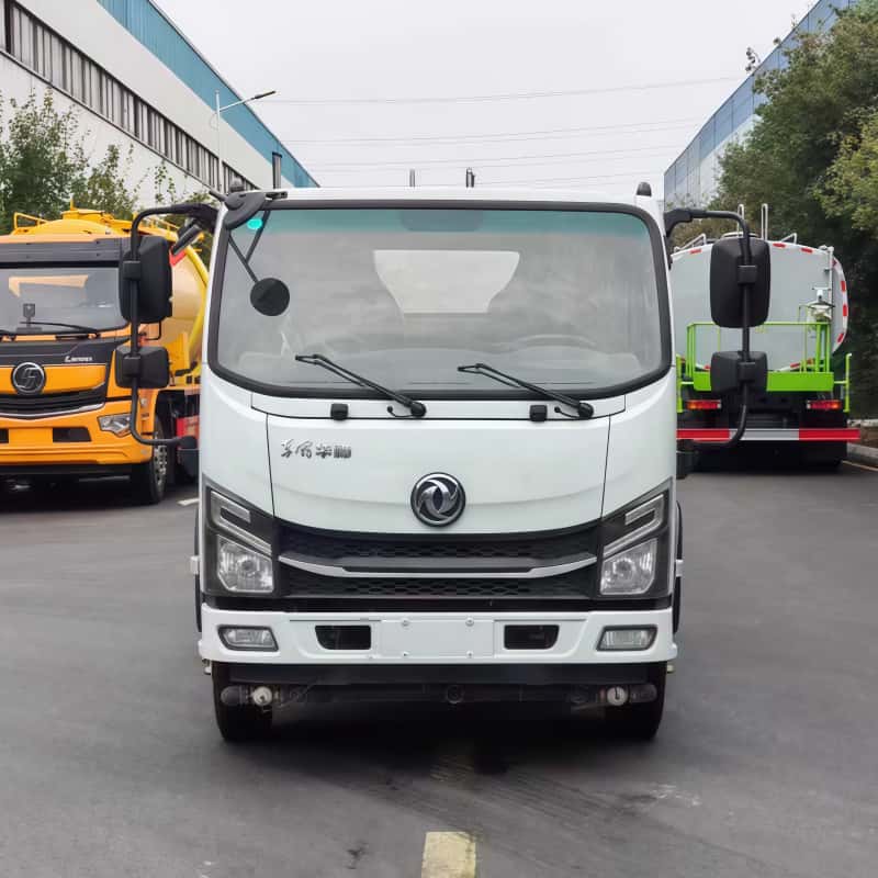 Dongfeng 5000L Sprinkler Truck Quanchai 143 Horsepower