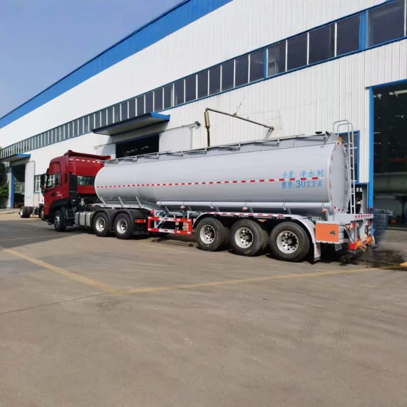 Semi-remorque ordinaire pour le transport de liquides
