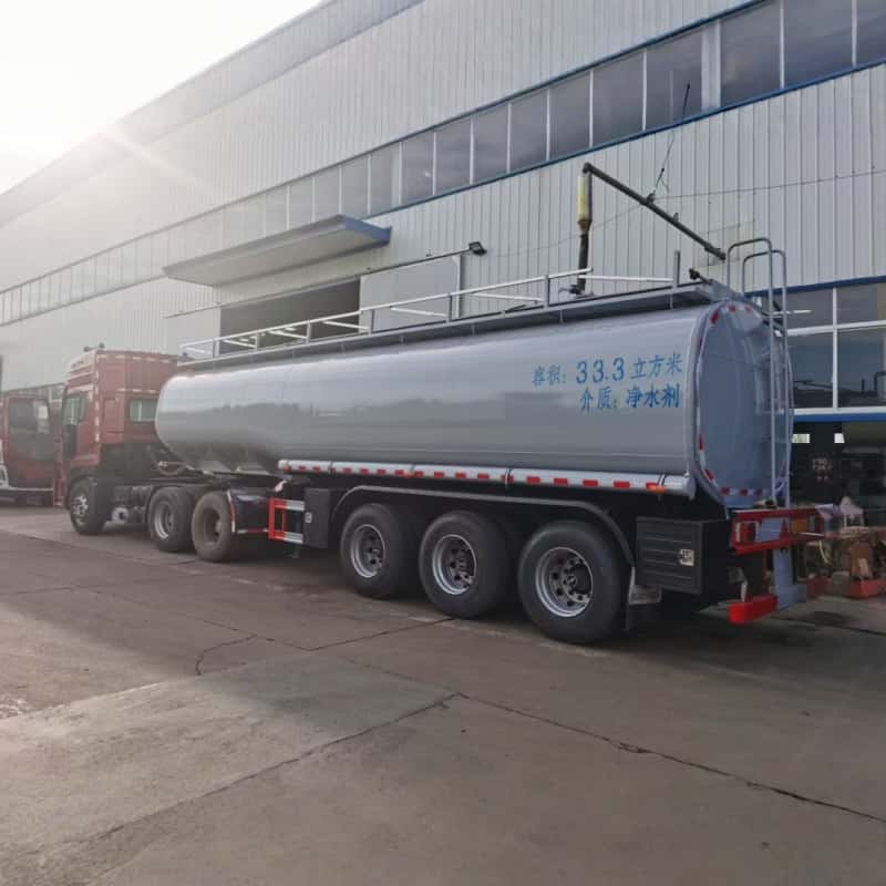 Semi-remorque ordinaire pour le transport de liquides