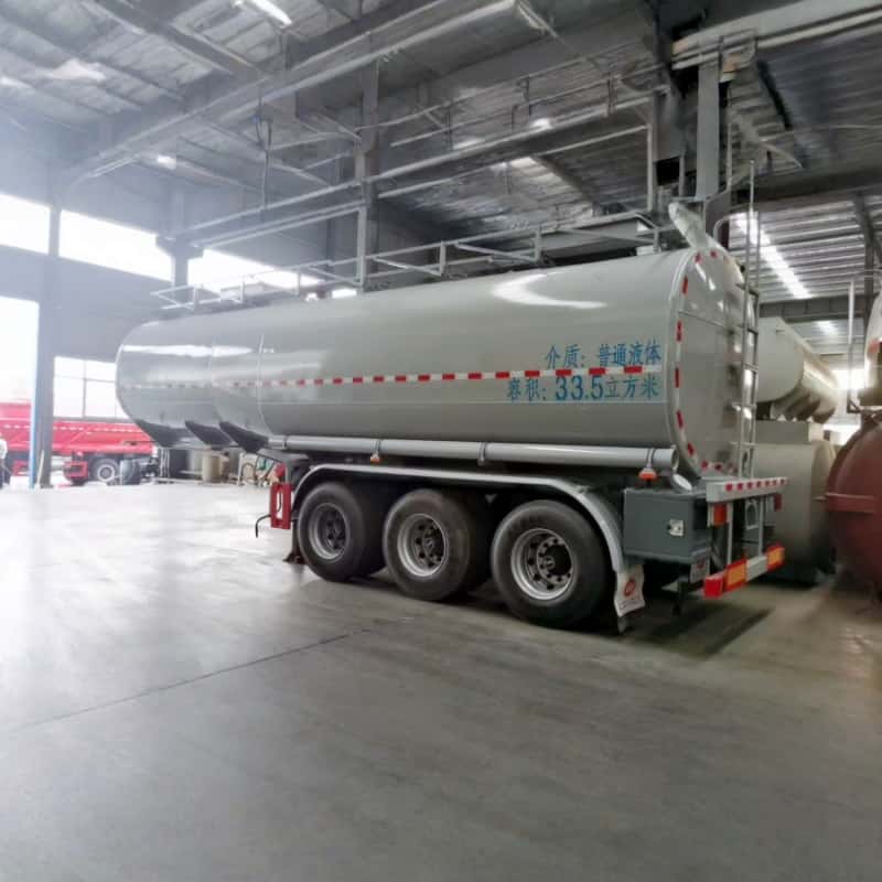 Semi-remorque ordinaire pour le transport de liquides