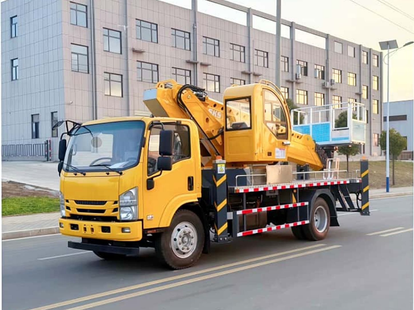 Isuzu aerial work platform trucks Isuzu aerial work platform trucks