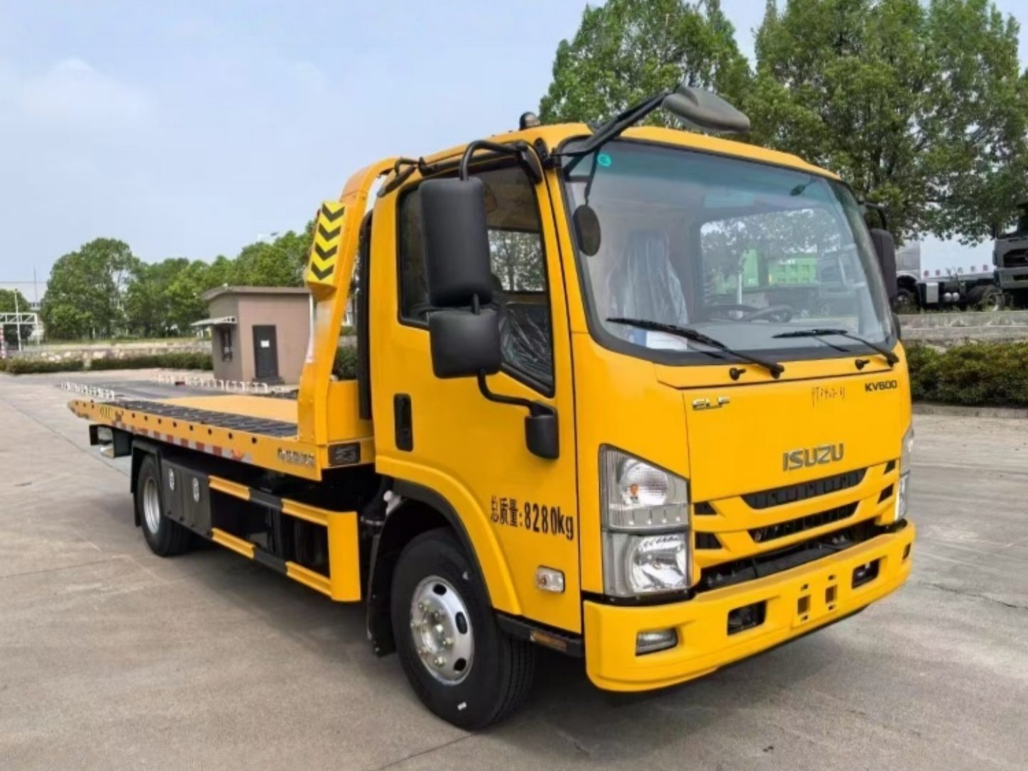 Isuzu Flatbed Wrecker Trucks