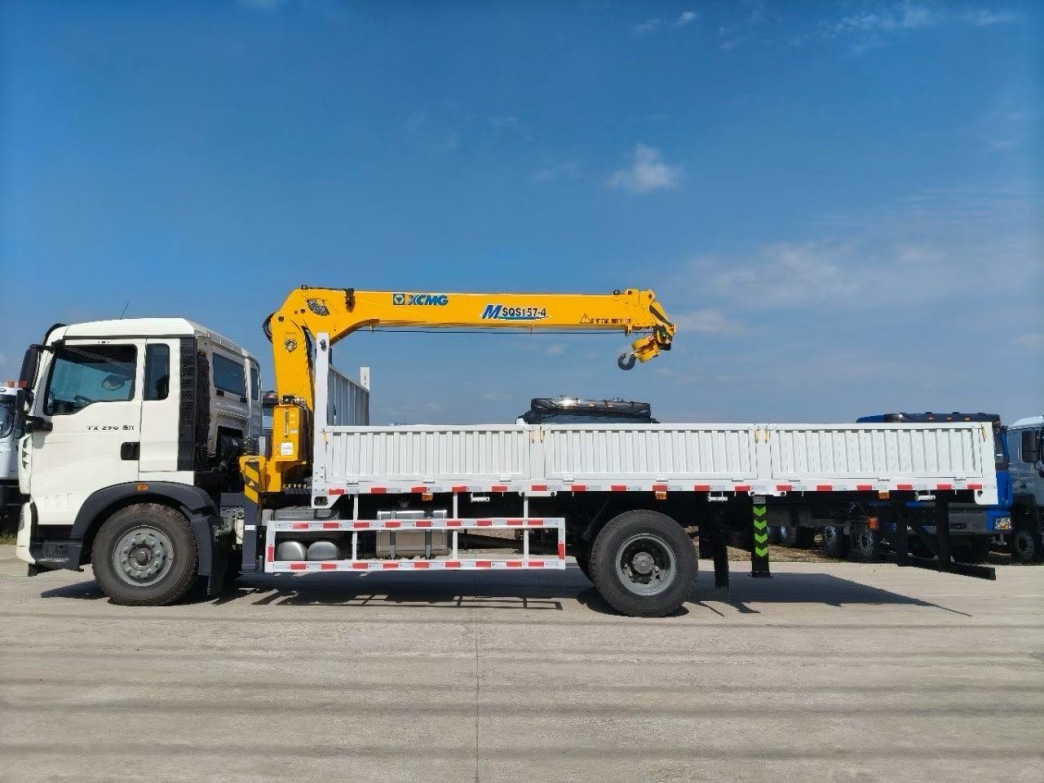 Cargo Crane Truck for Construction & Mining