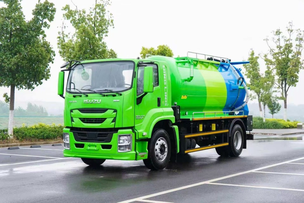 Isuzu 10CBM Vacuum Sewage Truck Front View