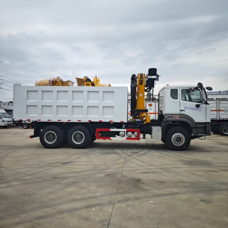 Camion-benne HOWO 6x4 400 ch avec grue à flèche repliable XCMG 10 tonnes à 5 sections