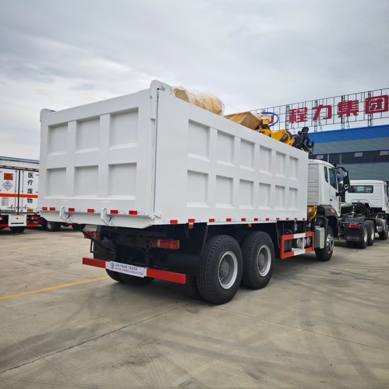 Camion-benne HOWO 6x4 400 ch avec grue à flèche repliable XCMG 10 tonnes à 5 sections