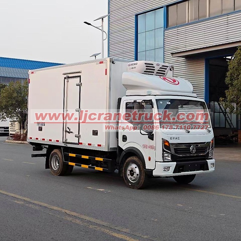 Camion frigorifique Dongfeng 4x2 de 5 tonnes pour le transport en chaîne du froid