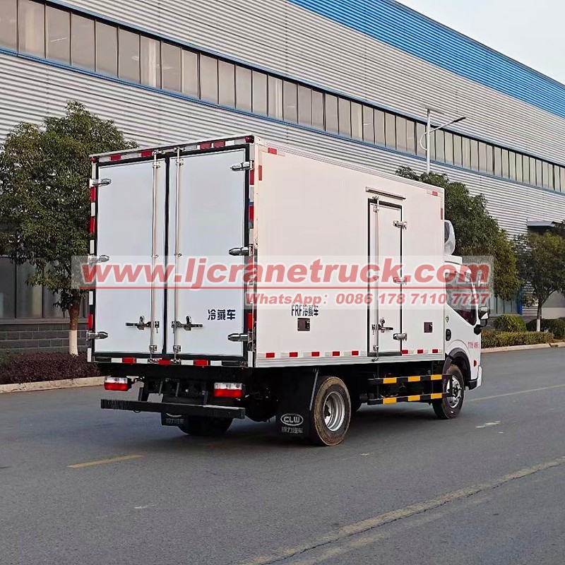 Camion frigorifique Dongfeng 4x2 de 5 tonnes pour le transport en chaîne du froid