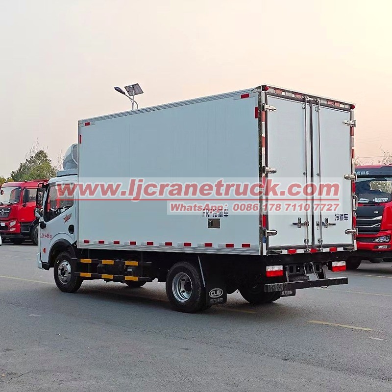 Camion frigorifique Dongfeng 4x2 de 5 tonnes pour le transport en chaîne du froid