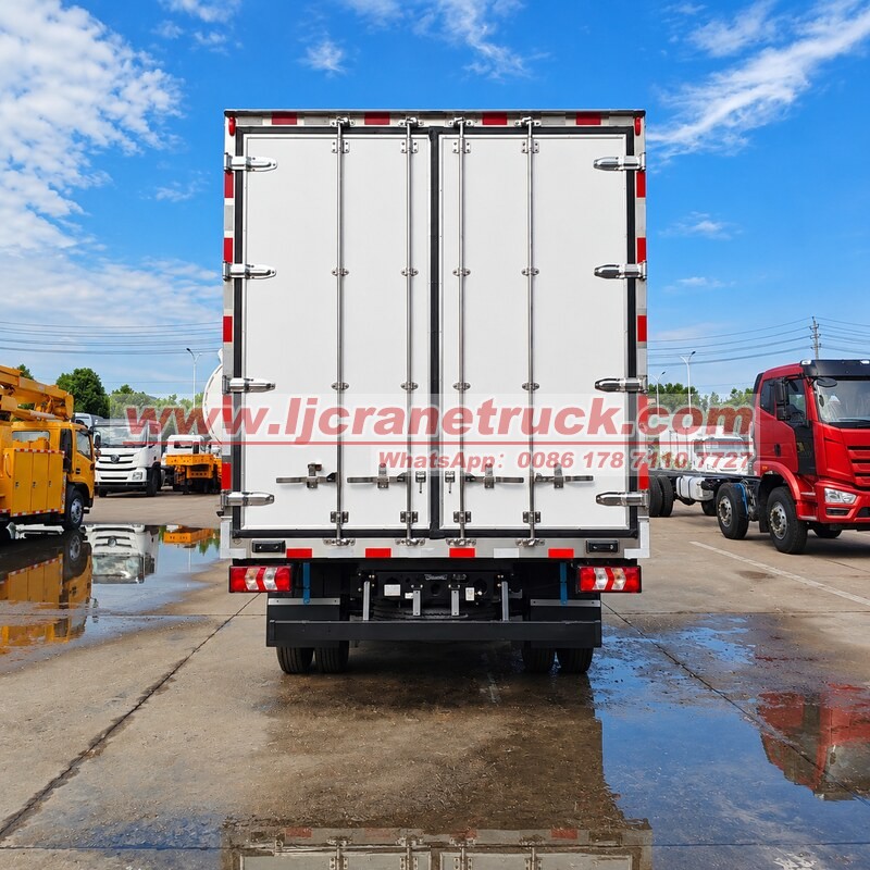 Camion frigorifique SHACMAN G300 4×2 de 5 tonnes